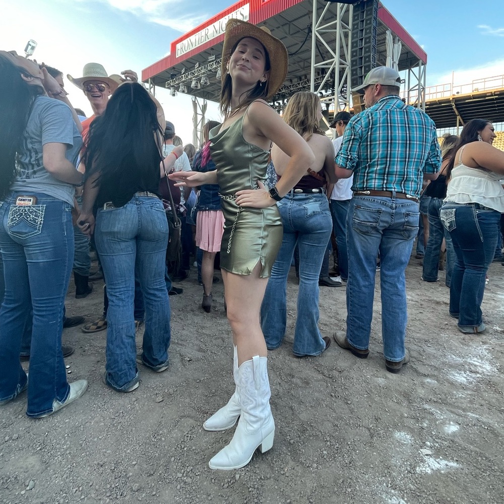 Meet your Posher, Julia